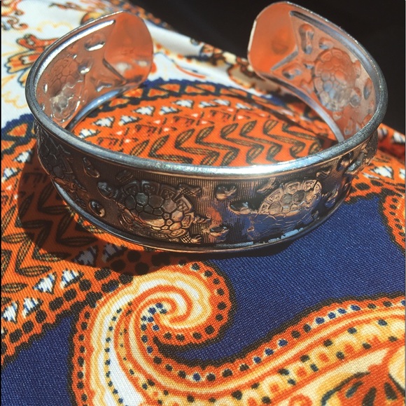 Incredible Silver Turtle Boho Gypsy Bangle (H2) - Picture 5 of 8